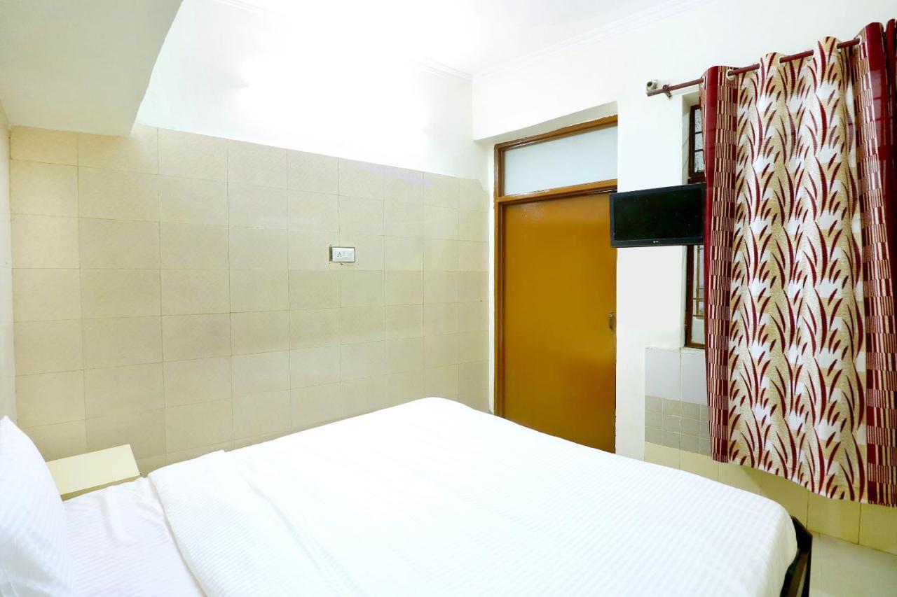 Spot On 44679 Hotel Samrat Sohāna Kültér fotó