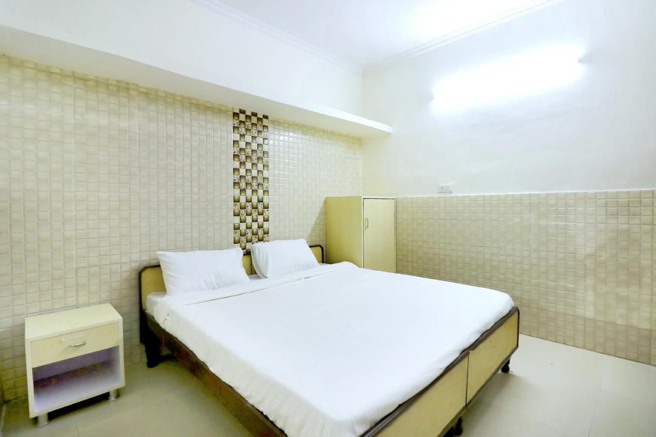 Spot On 44679 Hotel Samrat Sohāna Kültér fotó