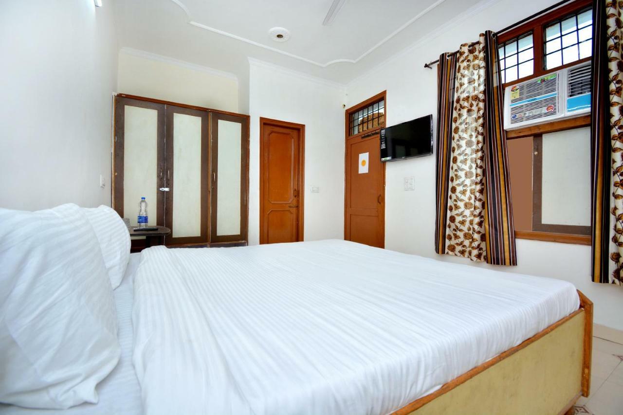 Spot On 44679 Hotel Samrat Sohāna Kültér fotó