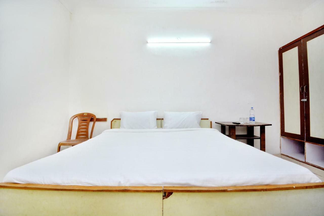 Spot On 44679 Hotel Samrat Sohāna Kültér fotó