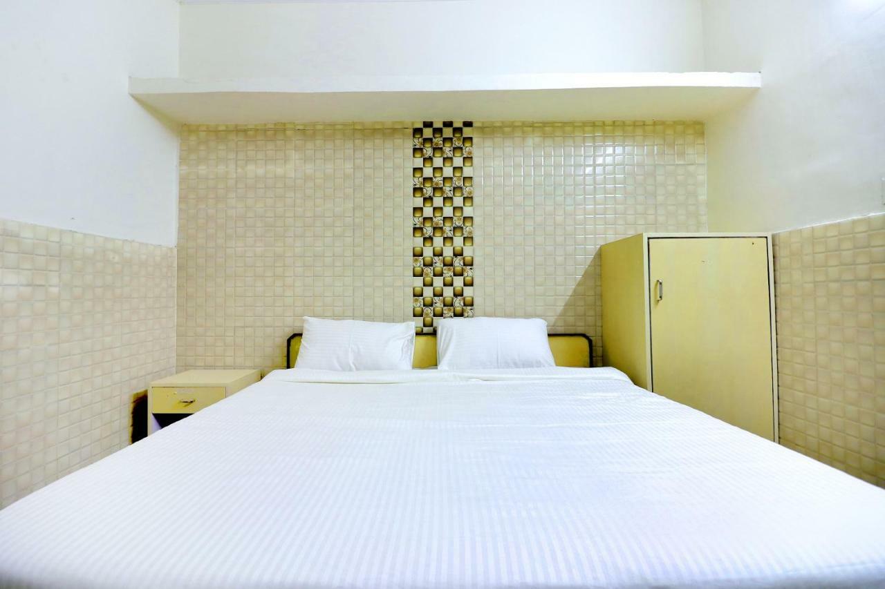 Spot On 44679 Hotel Samrat Sohāna Kültér fotó