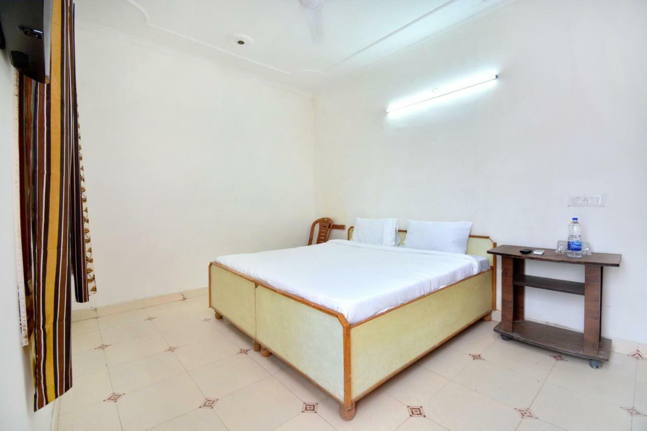 Spot On 44679 Hotel Samrat Sohāna Kültér fotó